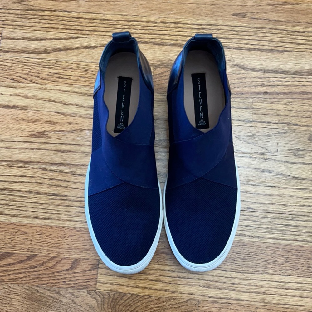 Steve Madden “Steven” blue wedge sneaker 9M